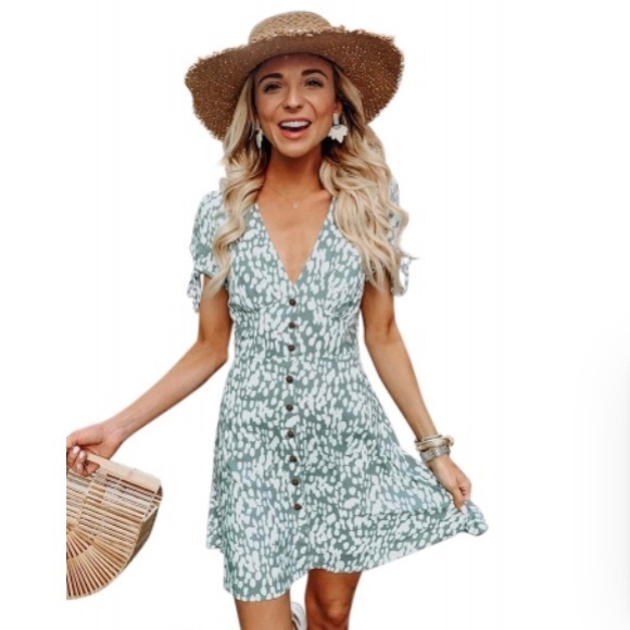 Dresses & Skirts - FLASH SALE☀️Flora Summer Dress☀️